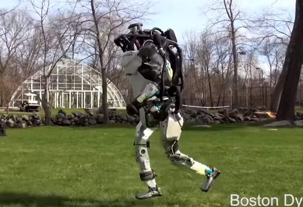 Robot "Atlas" wybrał się na jogging. Boston Dynamics nie przestaje imponować