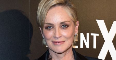 Odsłonięty biust Sharon Stone na premierze serialu "Agent X"