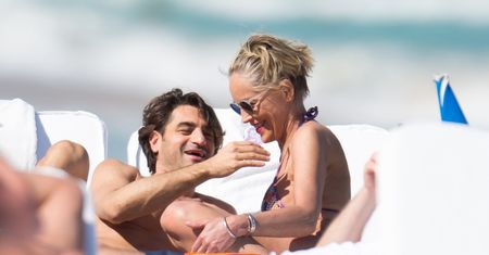 60-letnia Sharon Stone ma romans z młodszym mężczyzną. Przyłapano ich na plaży