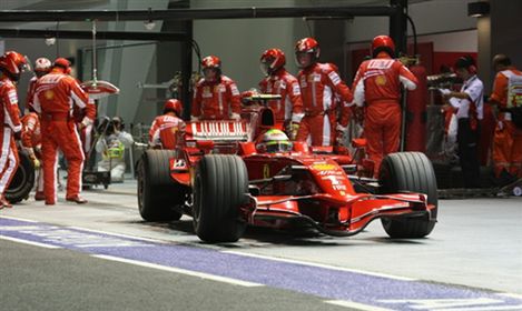 Ferrari przywróci światła w boksach
