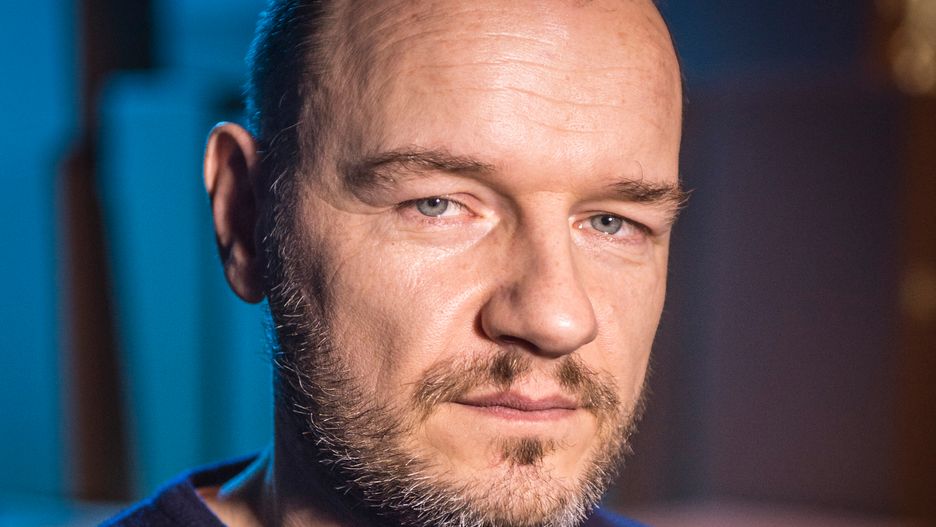 Redbad Klynstra próbuje ustalić związek między LGBT a pedofilią. Twierdzi, że był w dzieciństwie molestowany  
