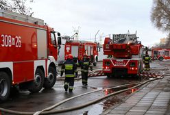 Malanów. Pożar hali produkującej meble. Chmura dymu widoczna z daleka