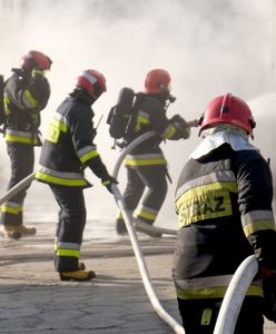 Strażacy pojechali gasić pożar własnymi samochodami