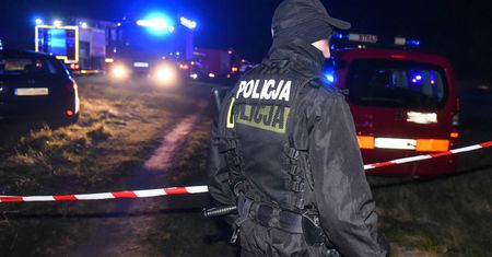 Audi w rzece, na dachu ciężarna. Dramatyczna akcja służb na Pomorzu
