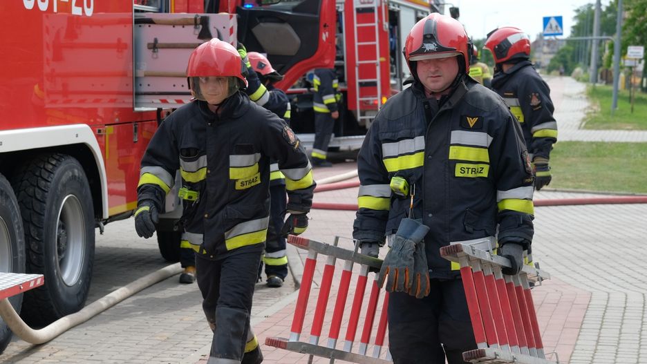 Poznań. Na miejscu pracowało 6 zastępów straży pożarnej.