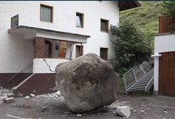 20-tonowy głaz stoczył się z góry i wbił w dom. O krok od tragedii w Austrii