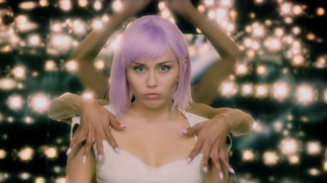 W serialu "Czarne lustro" Miley Cyrus zagrała gwiazdę popu Ashley O