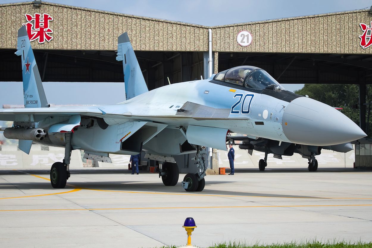 Samolot Su-35S wyprodukowany w przez korporację Suchoj w zakładach KnAAPO 