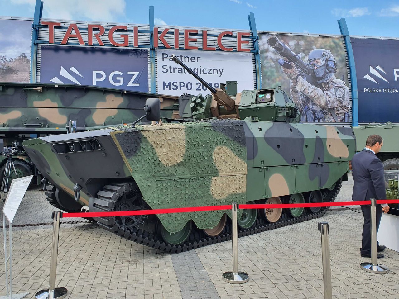 MSPO 2019. Prototyp nowego pływającego wozu piechoty "Borsuk" zaprezentowany po raz pierwszy