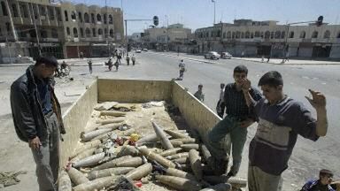 Bomby pozostawione przez irackich zołnierzy na rynku w Mosulu (Fot. AFP)