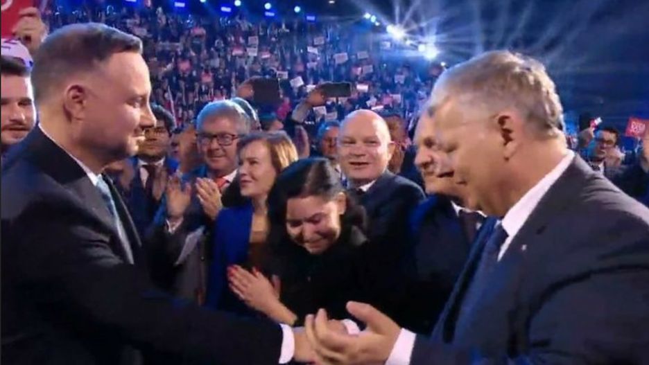 Moment przywitania Andrzeja Dudy i Marka Suskiego jest na filmie krążącym w sieci