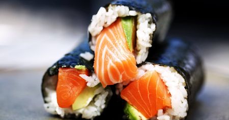 Rolki sushi, czyli japoński przysmak jako street food