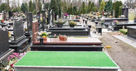 Jacek Świat o "szokujących" odkryciach w trumnach. "Trzeba mówić o metodycznym, zaplanowanym barbarzyństwie"