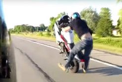 #dziejesiewmoto: nieudana sztuczka motocyklisty, kulig i potrącenie na pasach