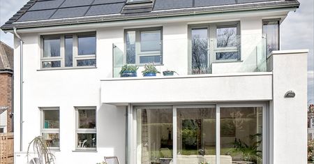 Architekt udowodnił, że można mieszkać za 100 zł. Rocznie