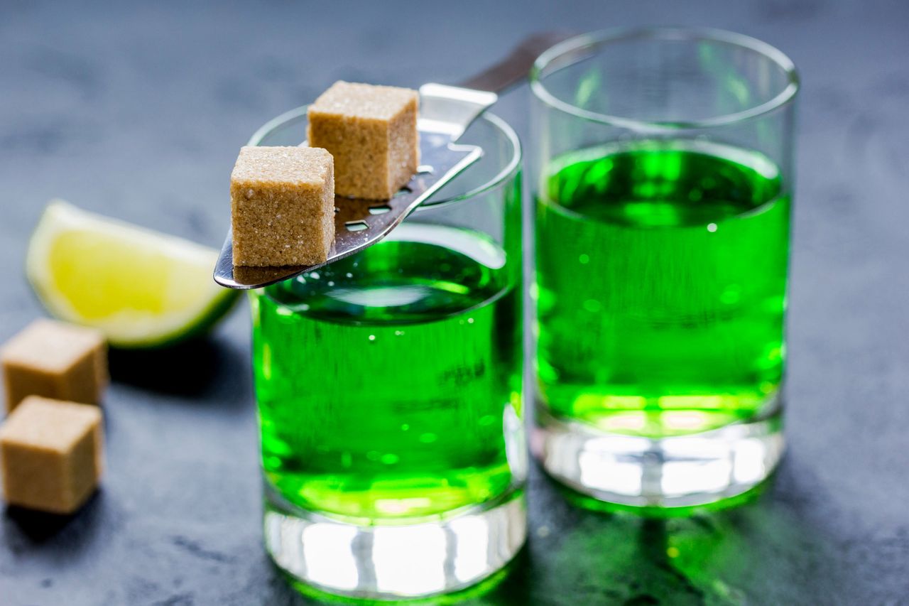 Absynt. Kultowy alkohol, który przestał być zakazanym owocem