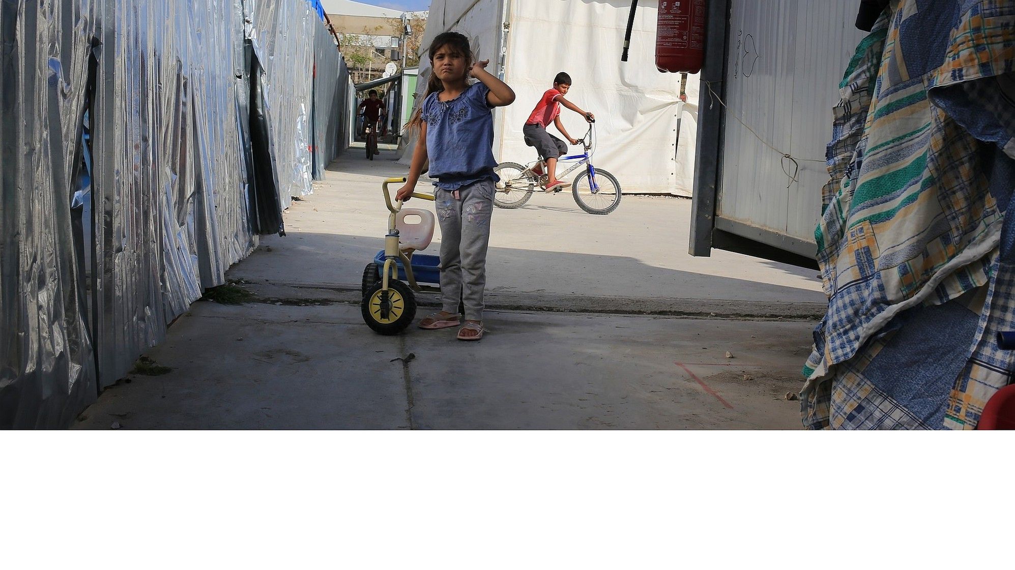 Syryjska dziewczynka w obozie Eleonas w Atenach 