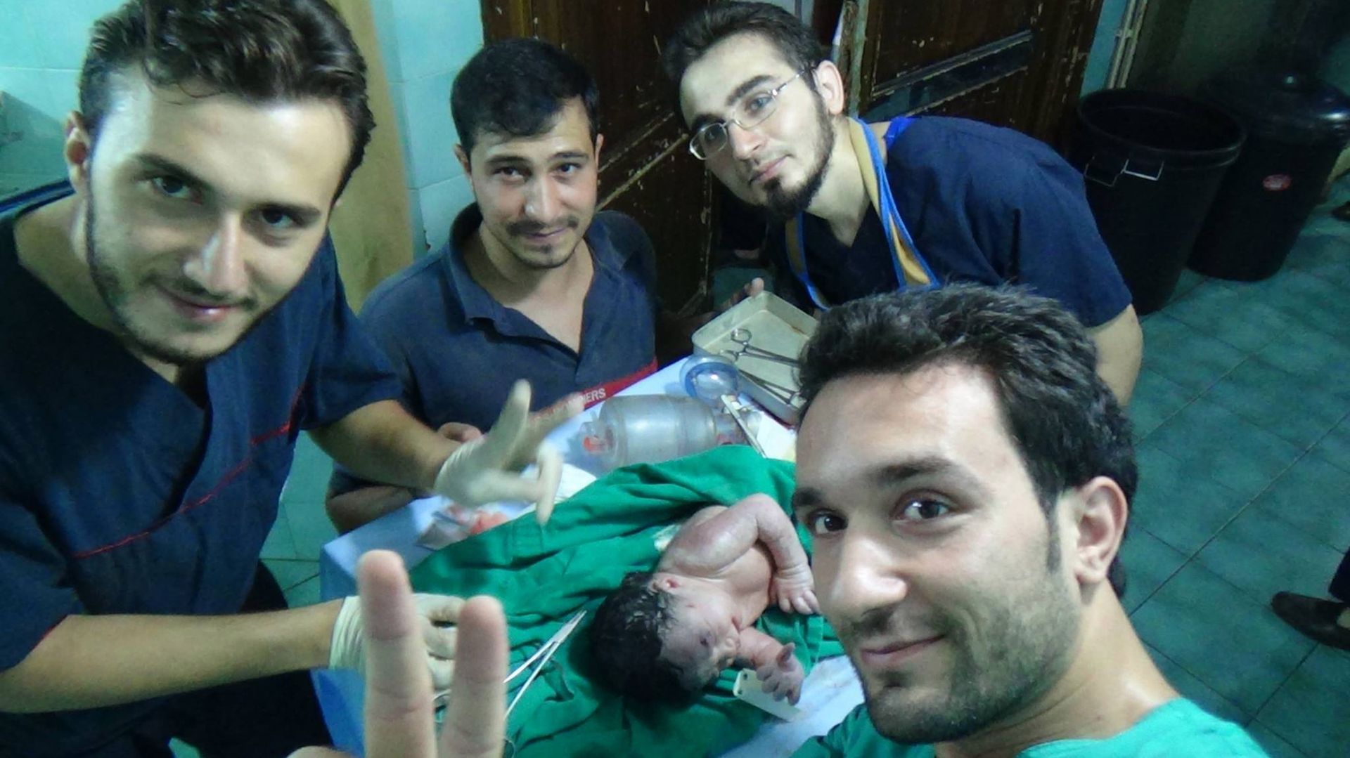 Cud w Syrii. Noworodek urodził się z odłamkiem w głowie. Przeżył