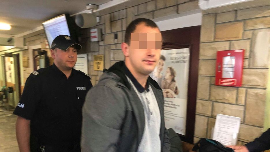 Łukasz W. doprowadzany na salę sądową w Siedlcach