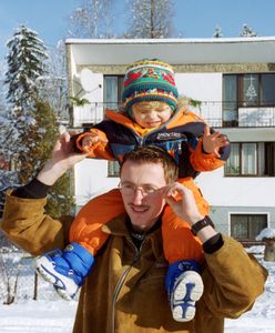 Adam Małysz z córką na starym zdjęciu. Internauci mają ubaw