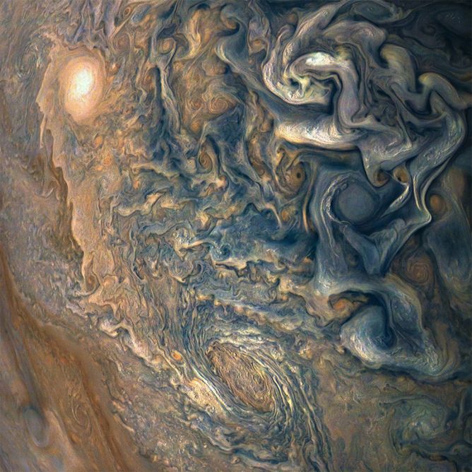 Zachwycające zdjęcia Jowisza. Powstały z sondy Juno wartej miliard dolarów