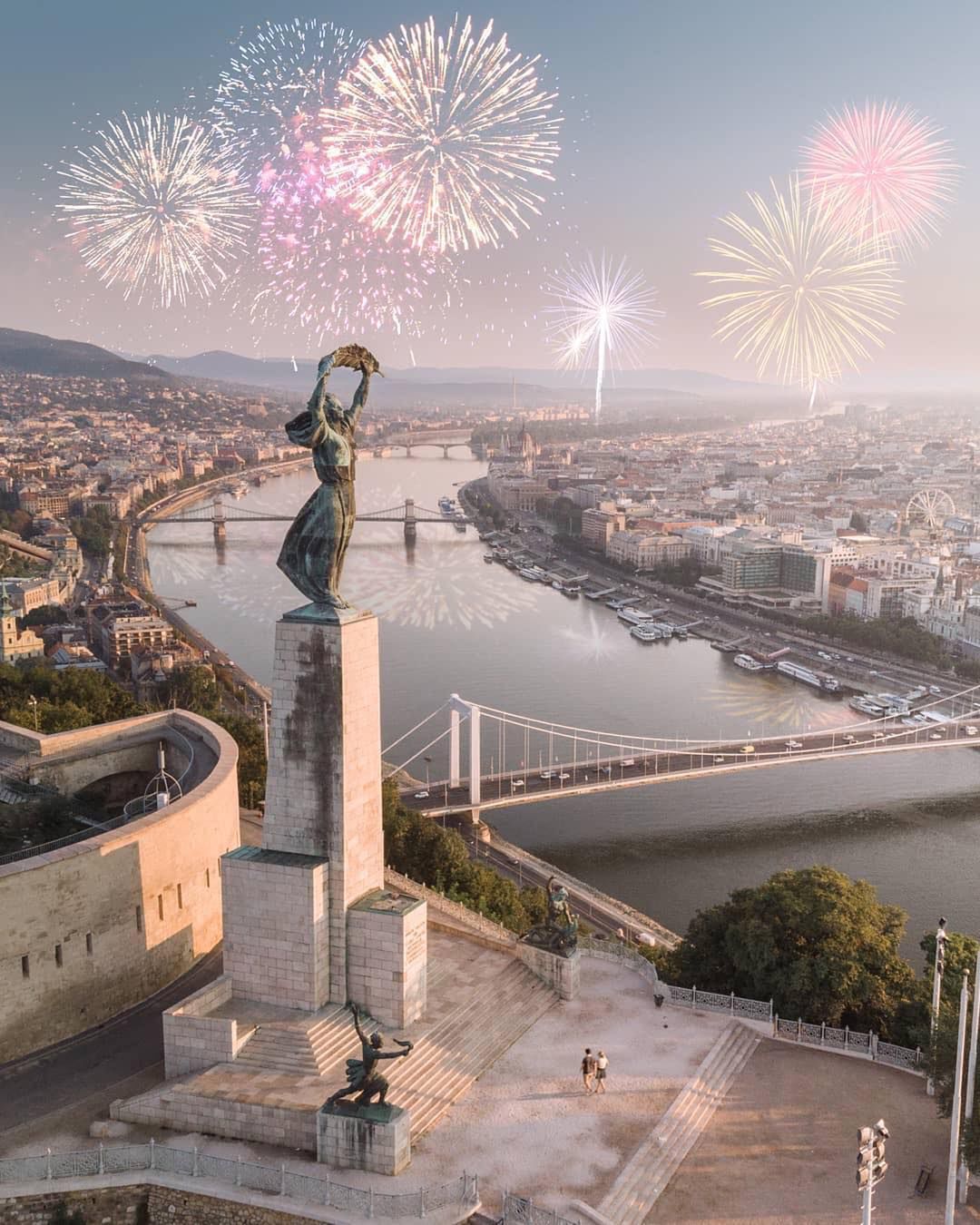 Budapeszt bywa przez europejskich turystów mylony z Bukaresztem 