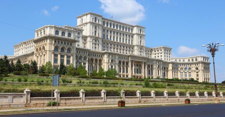 Rumunia: parlament za zapisem w konstytucji małżeństwa jako związku kobiety i mężczyzny