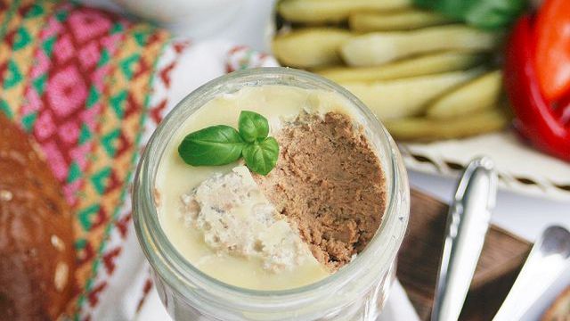 Domowy pasztet wieprzowo-drobiowy ze słoika