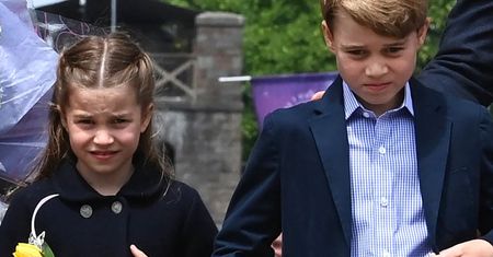 Charlotte aż podskoczyła z przerażenia. Wyszło na jaw, co usłyszała od George'a na balkonie Pałacu Buckingham