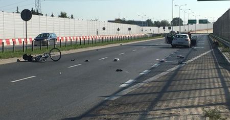 Reguły. Poważny wypadek pod Warszawą. Potrącona rowerzystka odwieziona do szpitala