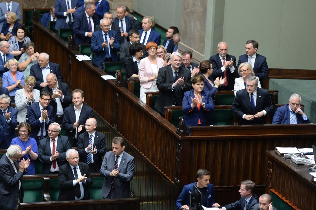 PiS padło ofiarą własnego pośpiechu. Drobna pomyłka zastopuje przejęcie Sądu Najwyższego