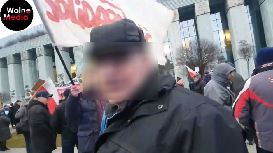 "Kto ci płaci?", "Z esbecji jesteś?" - pytają dziennikarza protestujący