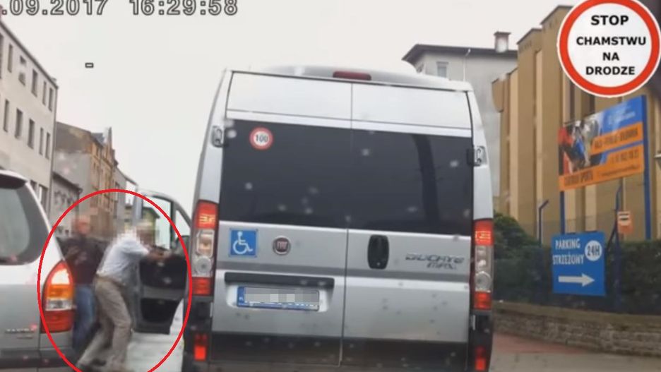 Agresja drogowa. Uderzył starszego mężczyznę