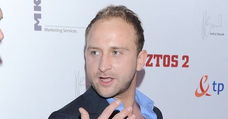 "Musiałem pić, by funkcjonować. Praca nie sprawiała przyjemności". Szczere słowa Szyca o walce z nałogiem