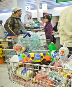 Koronawirus COVID-19. Czy sklepowe wózki i koszyki są bezpieczne?