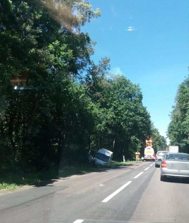 Bus wjechał w pracowników malujących pasy. Nie żyje mężczyzna