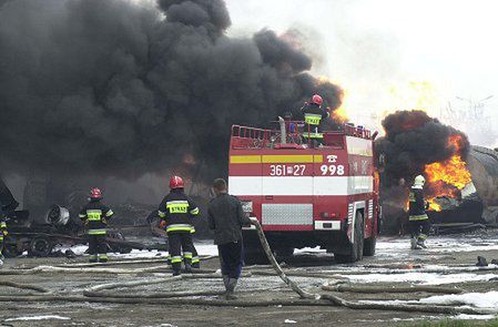 Ugaszono pożar magazynu paliw w Goleszynie