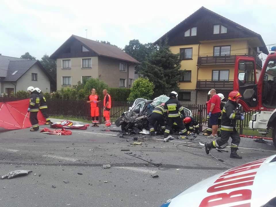 Cieszyn. Zderzenie samochodu z ciężarówką, nie żyje kobieta