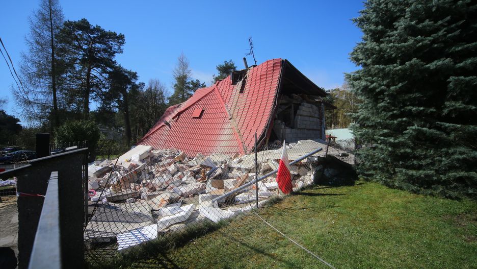 Do zawalenia budynku doszło o 2:30 nad ranem
