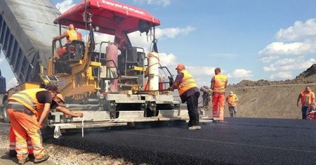 Bierzesz 500 plus - kup terenówkę, bo nowych dróg nie będzie. Budowy S6 i S14 wypadły z rządowych planów