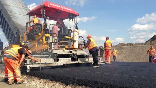 budowa drogi,maszyna