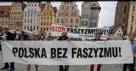 Rząd pracuje nad ustawą ws. propagowania faszyzmu. RPO rozczarowany