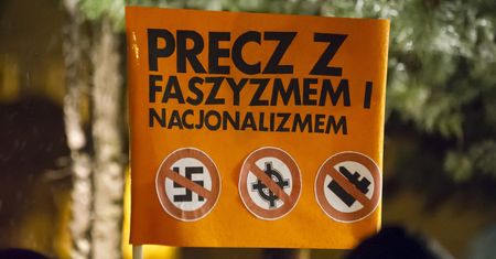 Szef MSWiA reaguje na doniesienia o polskich neonazistach. Jego poprzednik utrudnił mu zadanie