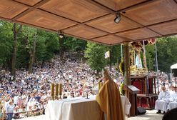 Tłumy w Kalwarii Zebrzydowskiej. "Prawie 80 tys. osób na mszy św."