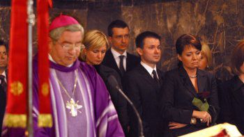 Rodzina, przyjaciele, przedstawiciele władz państwowych, mediów i setki mieszkańców stolicy pożegnały Waldemara Milewicza