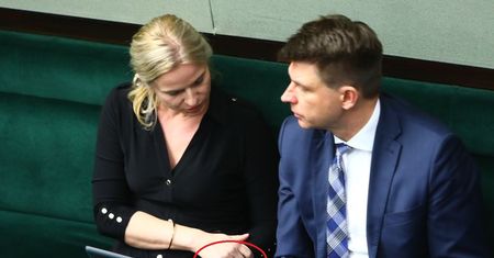 Schmidt pokazała się z obrączką na palcu. Wiemy, czy jest żoną Petru