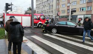 Niebezpieczne zdarzenie w Warszawie. Tramwaj zderzył się z samochodem na Mokotowie