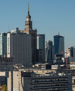 Agencje towarzyskie, imprezy i prostytutki. Tak wygląda życie w stołecznym apartamentowcu