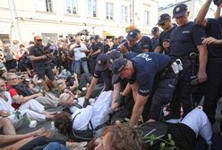 Marsz ONR w Warszawie. Próby blokady i interwencje policji