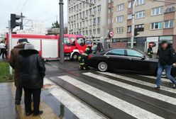 Niebezpieczne zdarzenie w Warszawie. Tramwaj zderzył się z samochodem na Mokotowie